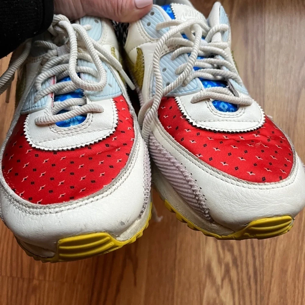 Nike Air Max 90 Women’s 11.5. Colorful.